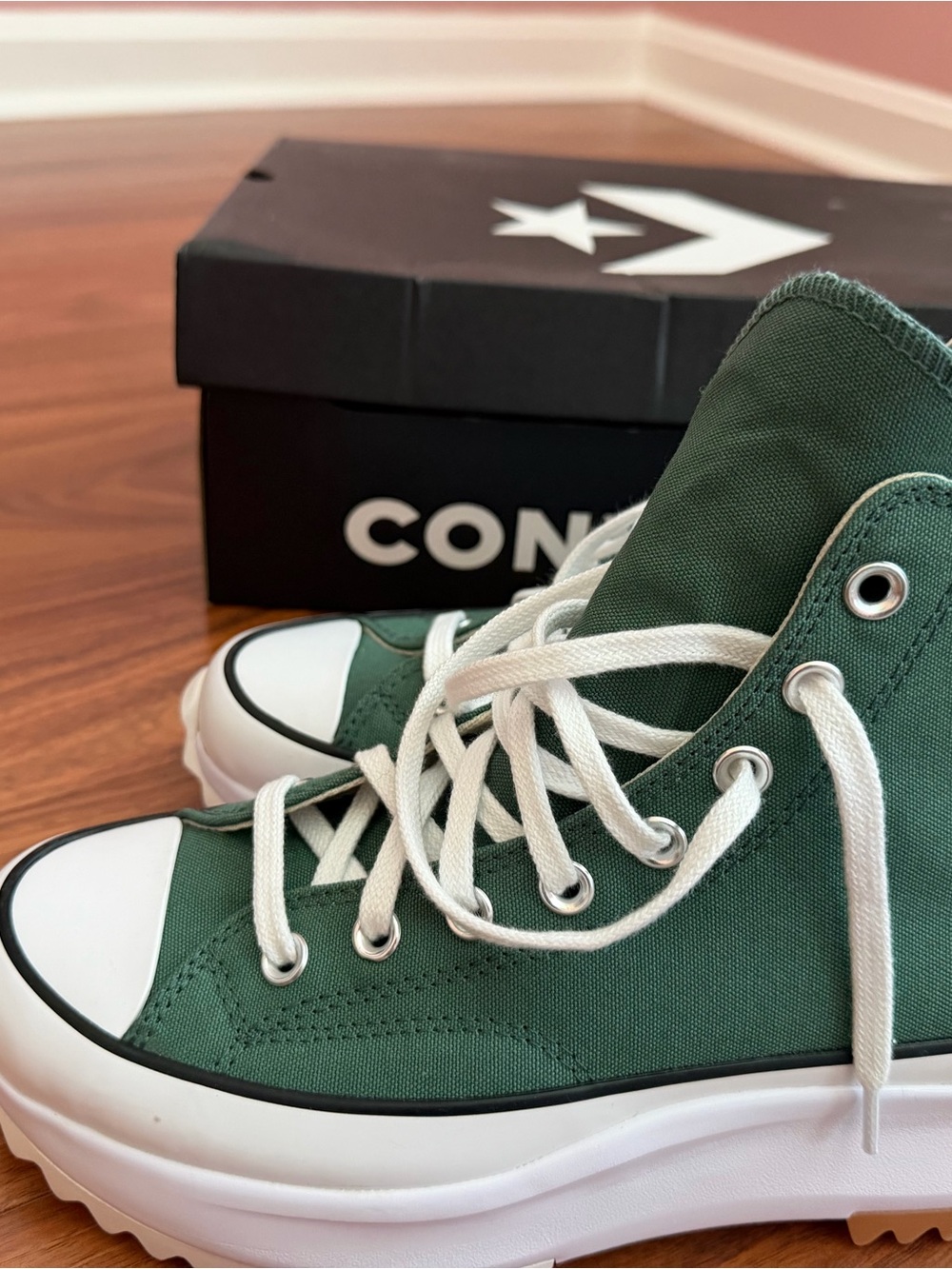 Converse Women’s 10 Green High-Top Canvas Sneakers